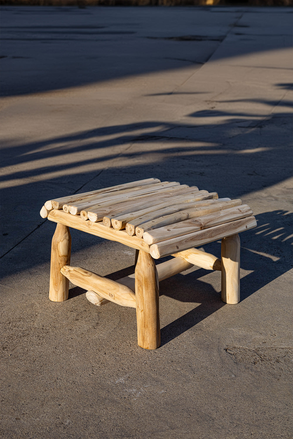 Root litet bord